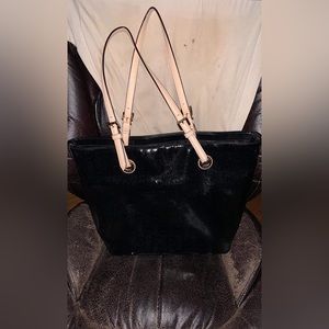 It’s a great purse I just carry my diaper bag more so it’s collecting dust.